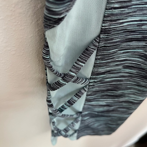 C9 Criss-Cross Blue and Teal Crop Leggings Small - Picture 4 of 8